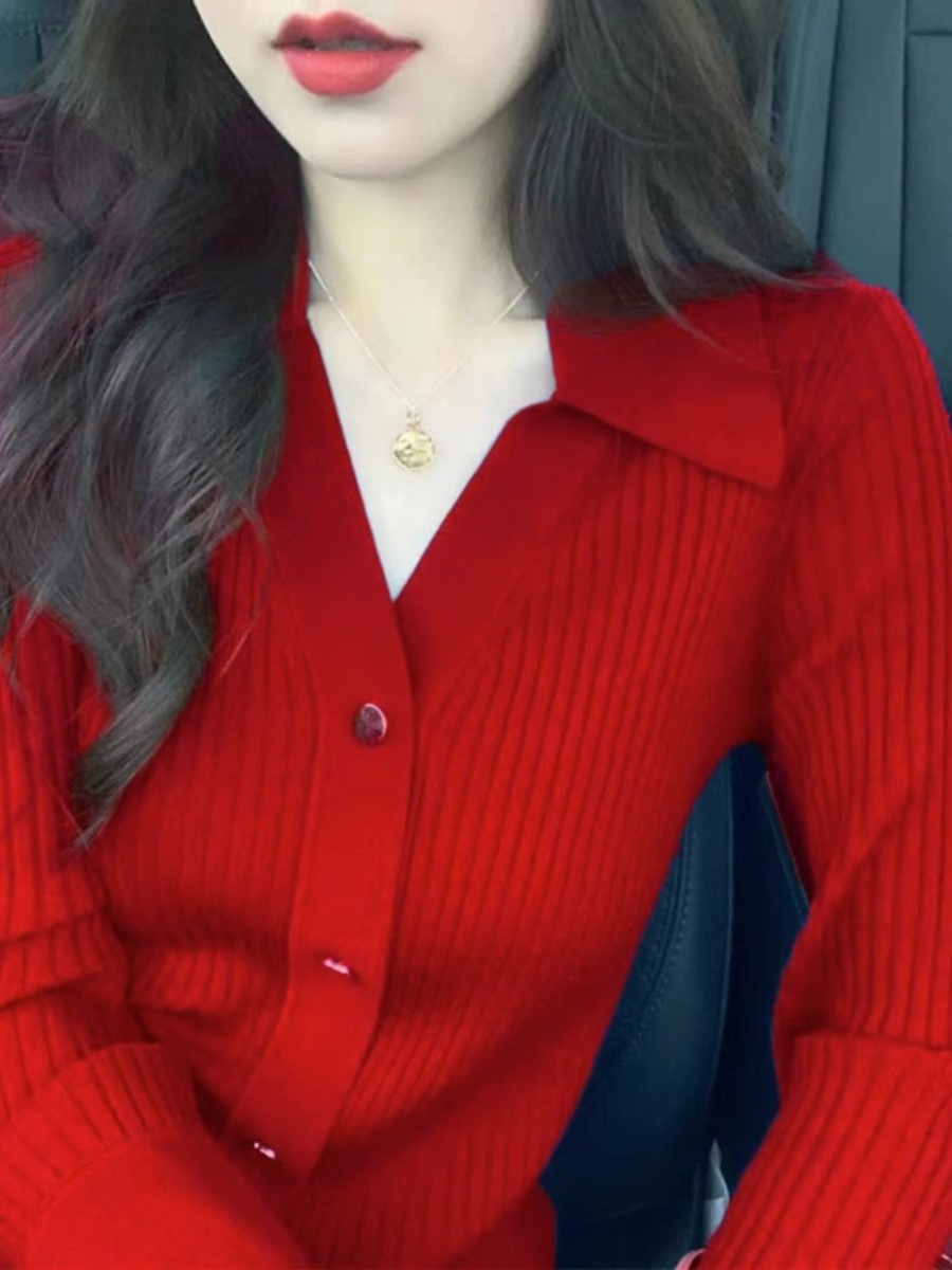 Vintage Fashion Years - Kardigan Rajut Kerah Merah Wanita Model